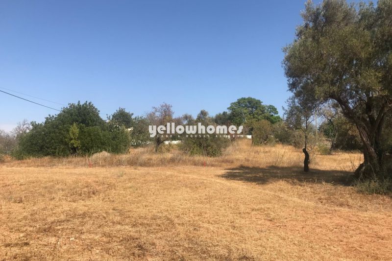 Terreno urbano para 1 ou 2 moradias perto de Boliqueime